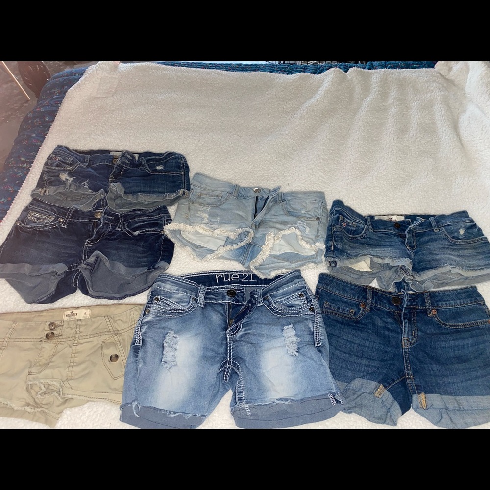 7 pair of Jean shorts all size 3.